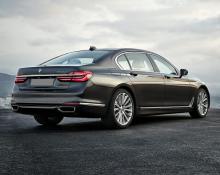 BMW 740 na avtoplin